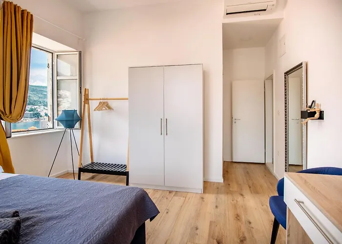 Art Deco By Duhomes Apartment